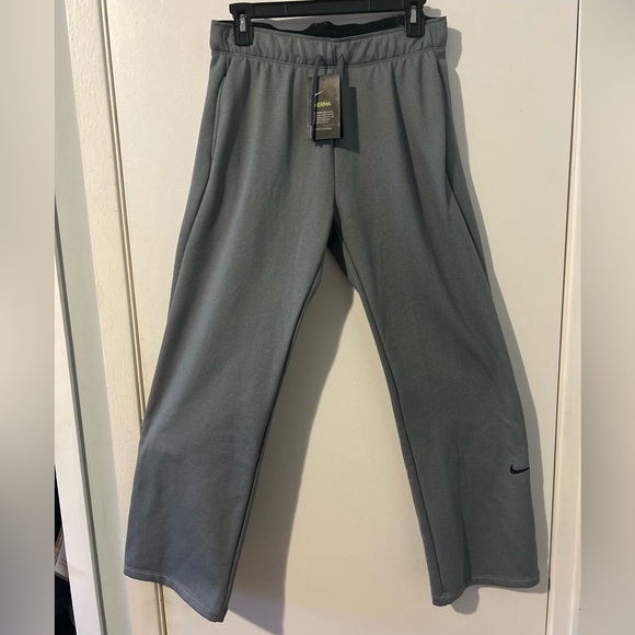 Nike Woman’s Therma Fleece Training Loose Fit Pants,Grey Color, Size Small - Picture 3 of 10